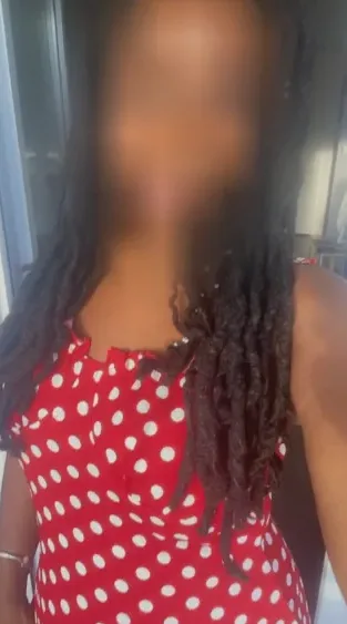 Amira, 36