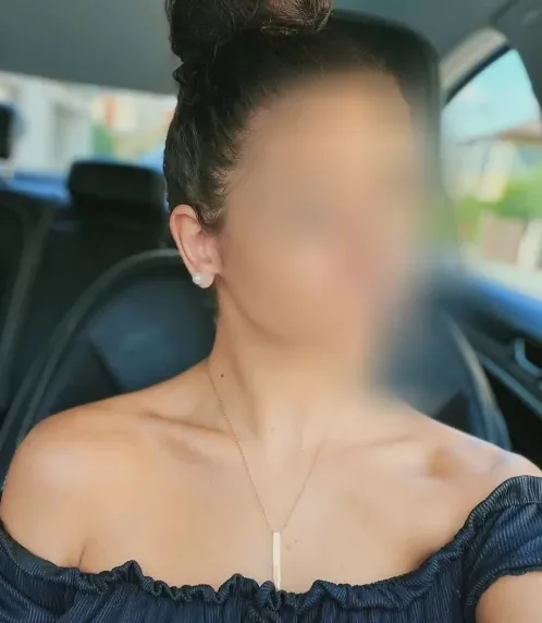 Anna, 25