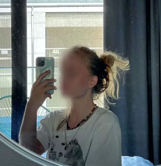 Juliane, 19
