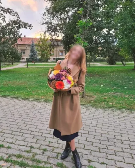 Lara, 35