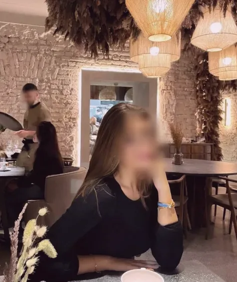 Larissa, 25