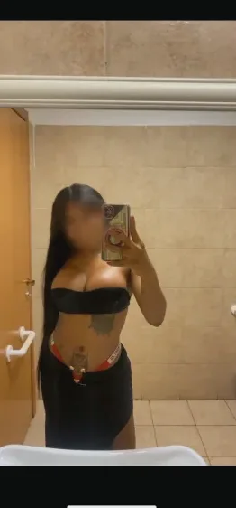 Lilly, 26
