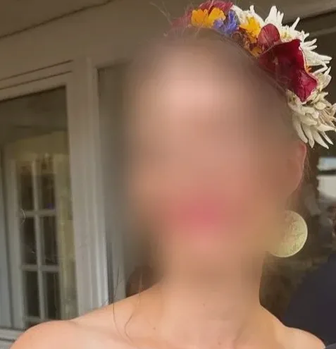 Melina, 40