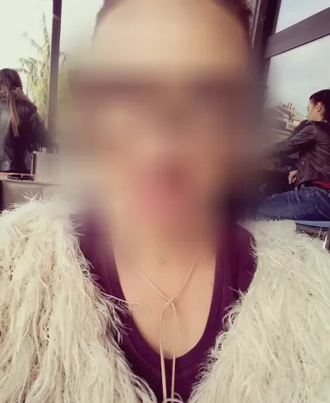 Mia, 35