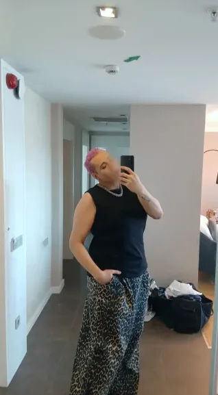 Mira, 33