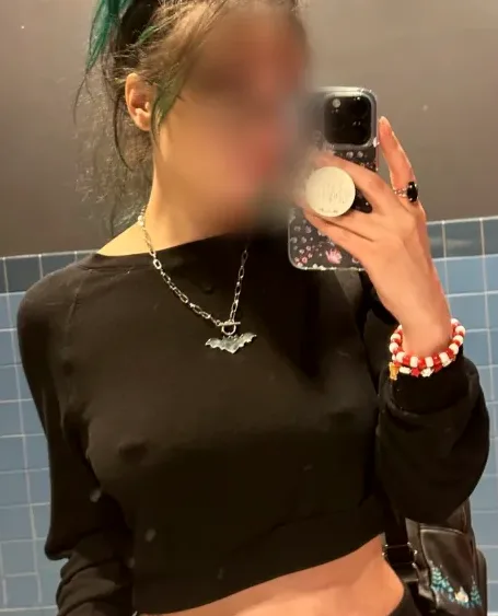 Nadine, 28