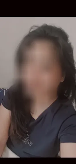 Nina, 31