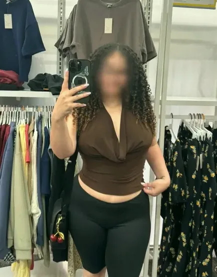 Sandra, 30