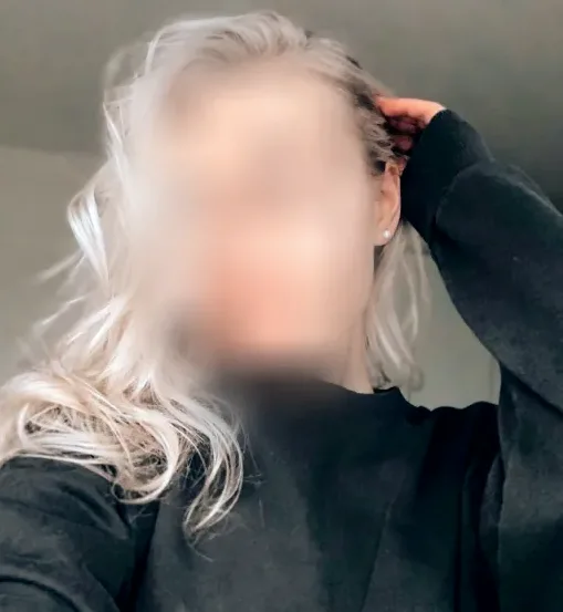 Sophie, 24
