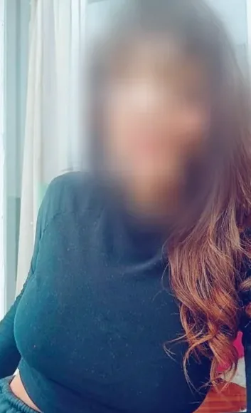 Viktoria, 33