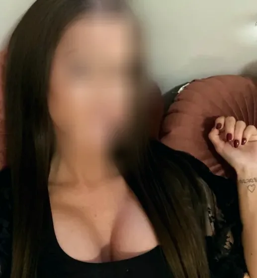 Vivien, 37
