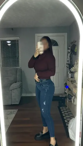 Yasmin, 29